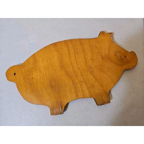 Vintage Distressed Pig Shaped Wood Cutting Board - Picture 7 of 10